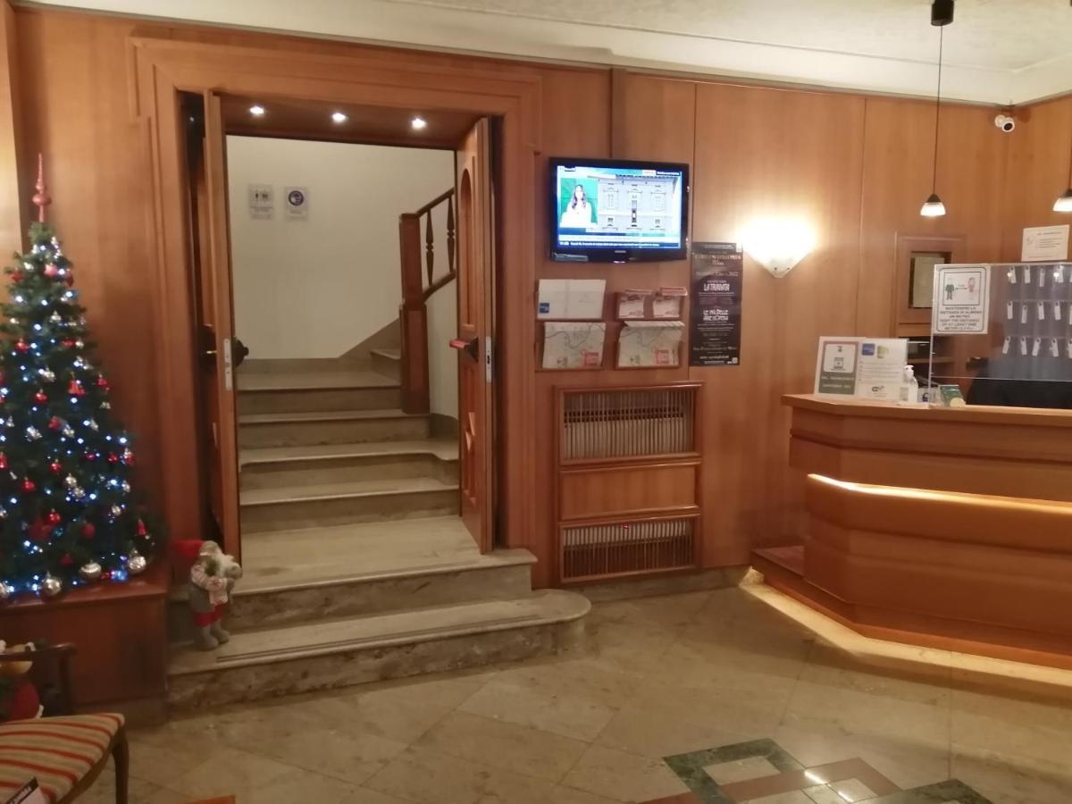 Hotel Verona Roma Esterno foto