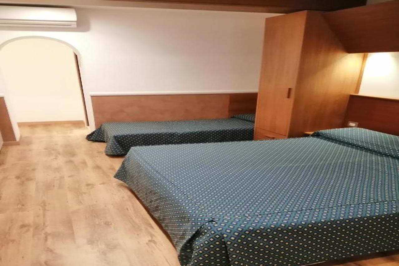Hotel Verona Roma Esterno foto