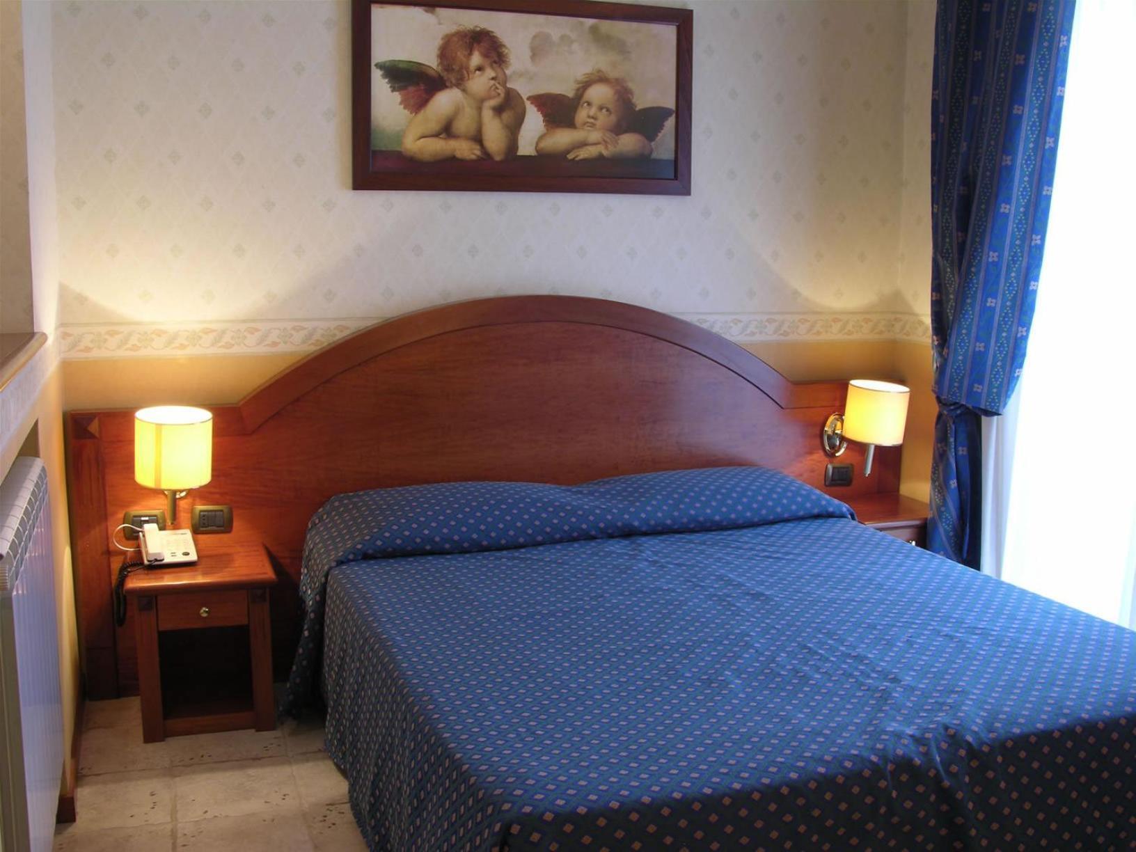 Hotel Verona Roma Esterno foto