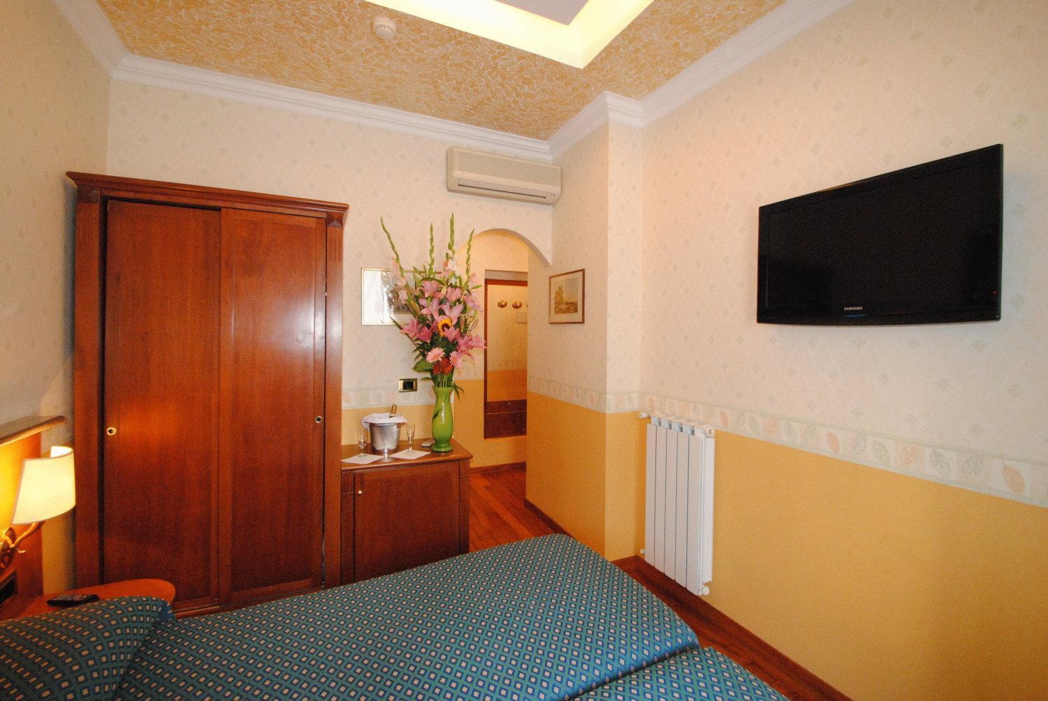 Hotel Verona Roma Esterno foto