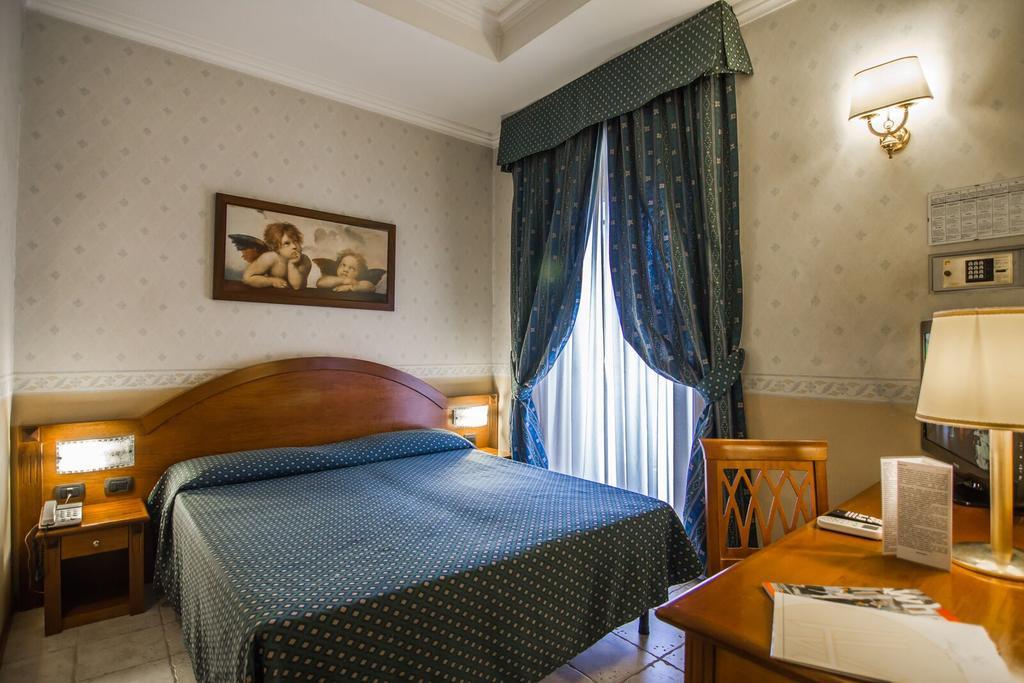 Hotel Verona Roma Esterno foto
