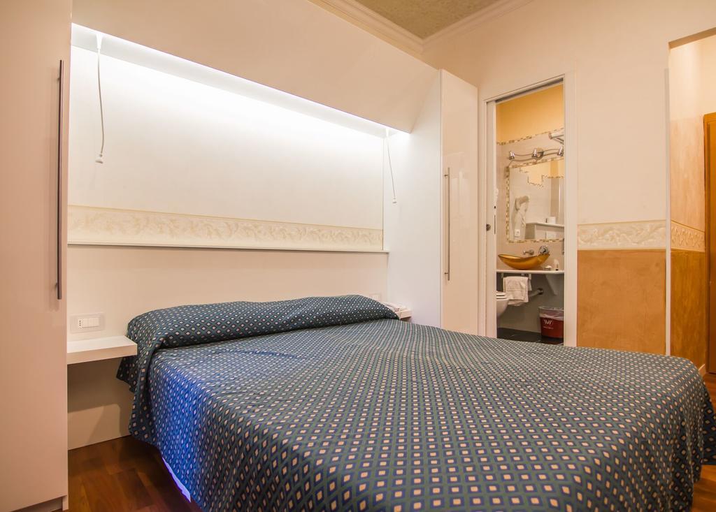 Hotel Verona Roma Esterno foto