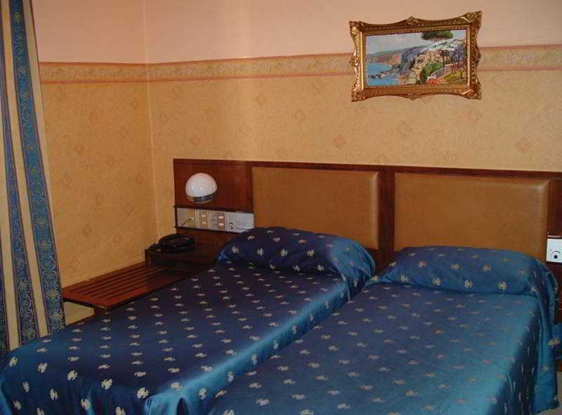 Hotel Verona Roma Esterno foto