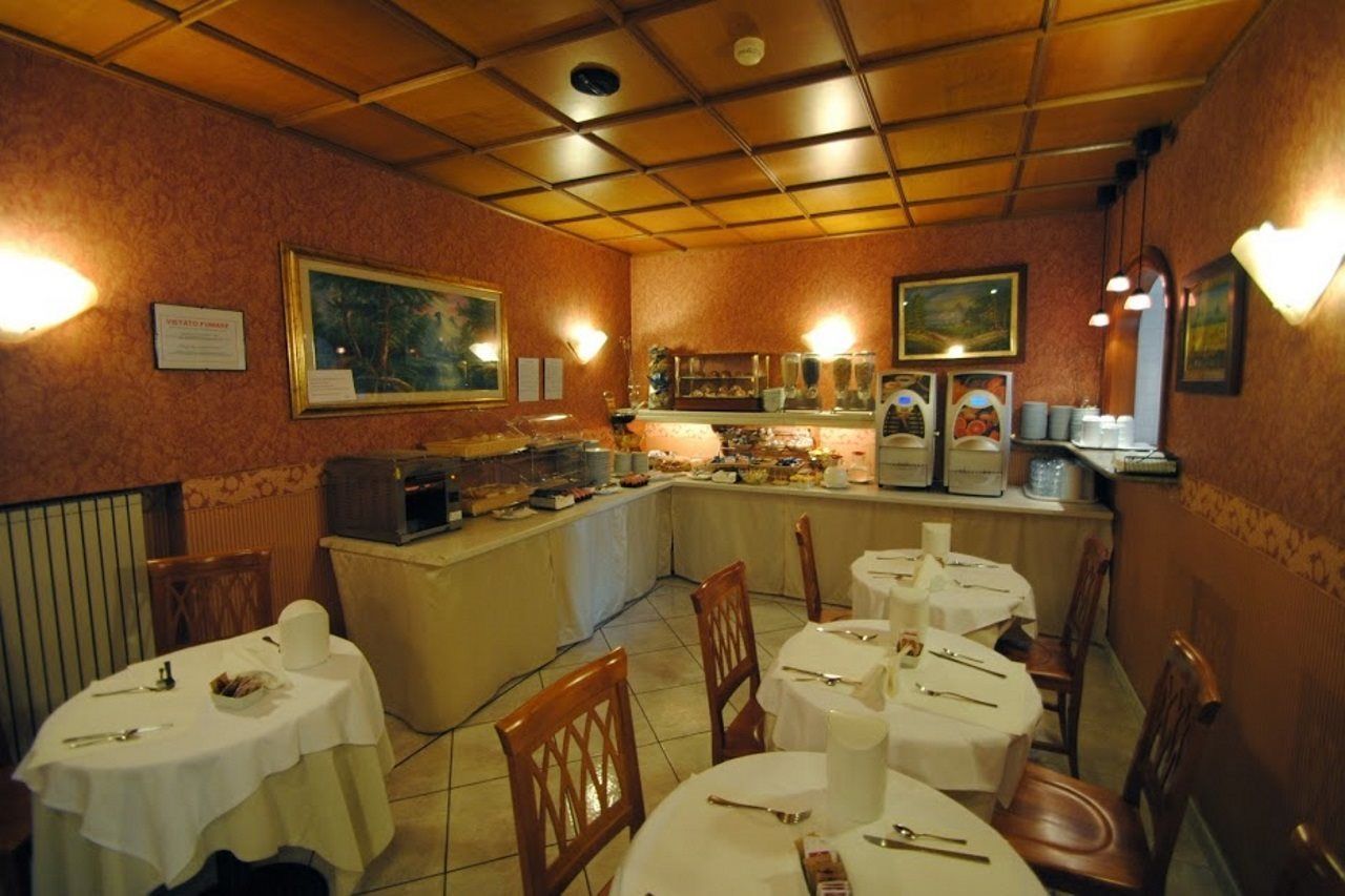 Hotel Verona Roma Esterno foto