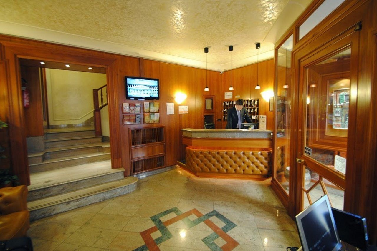Hotel Verona Roma Esterno foto